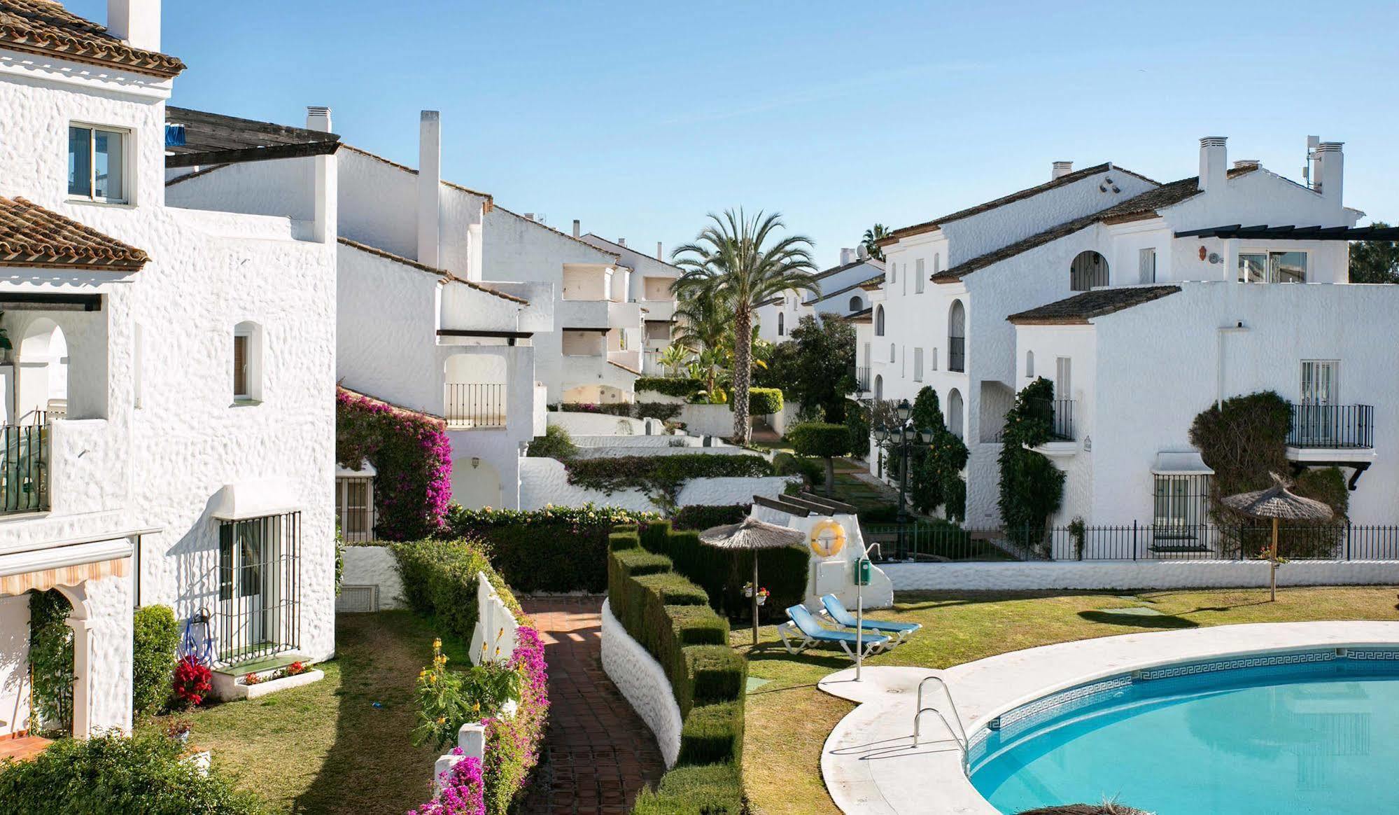 Ona Club Bena Vista Aparthotel Estepona Bagian luar foto